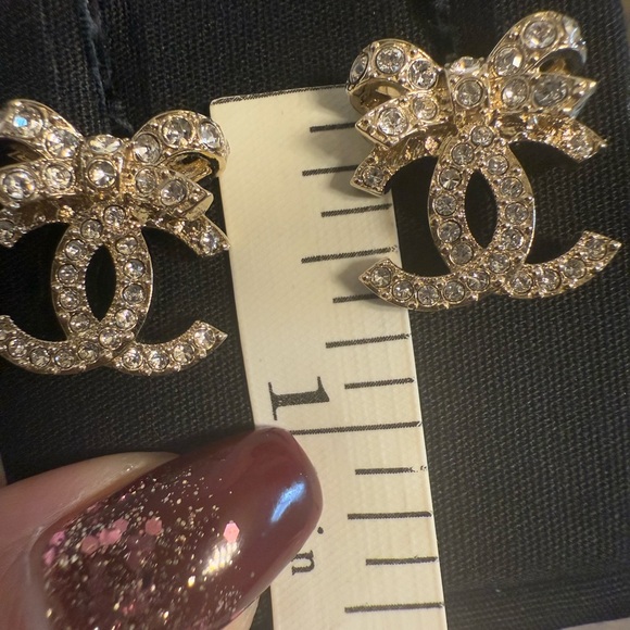 CHANEL Gold Crystal Bow CC Stud Earrings - Picture 5 of 9